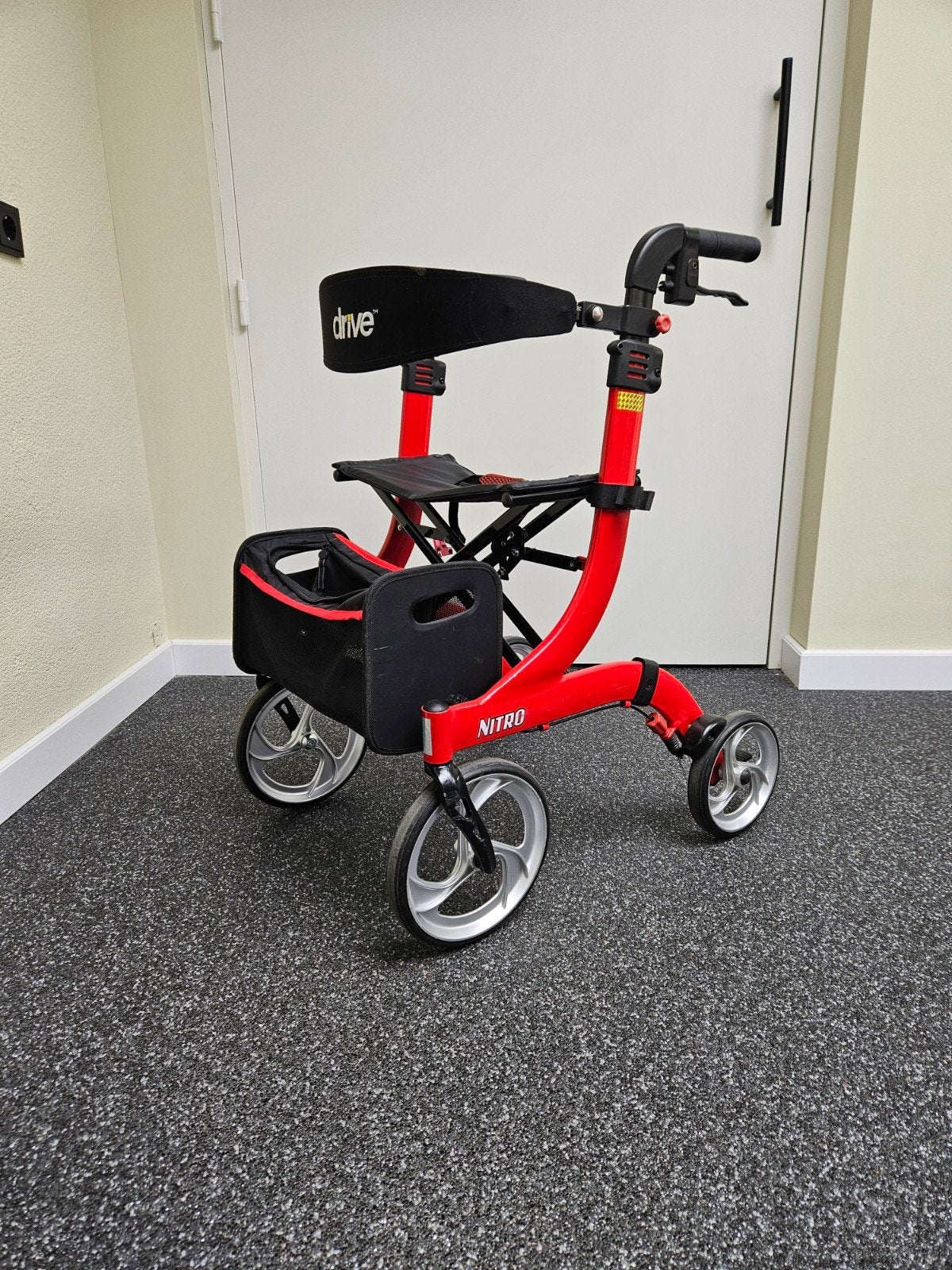 nitro rollator medium., Diversen, Rollators, Ophalen