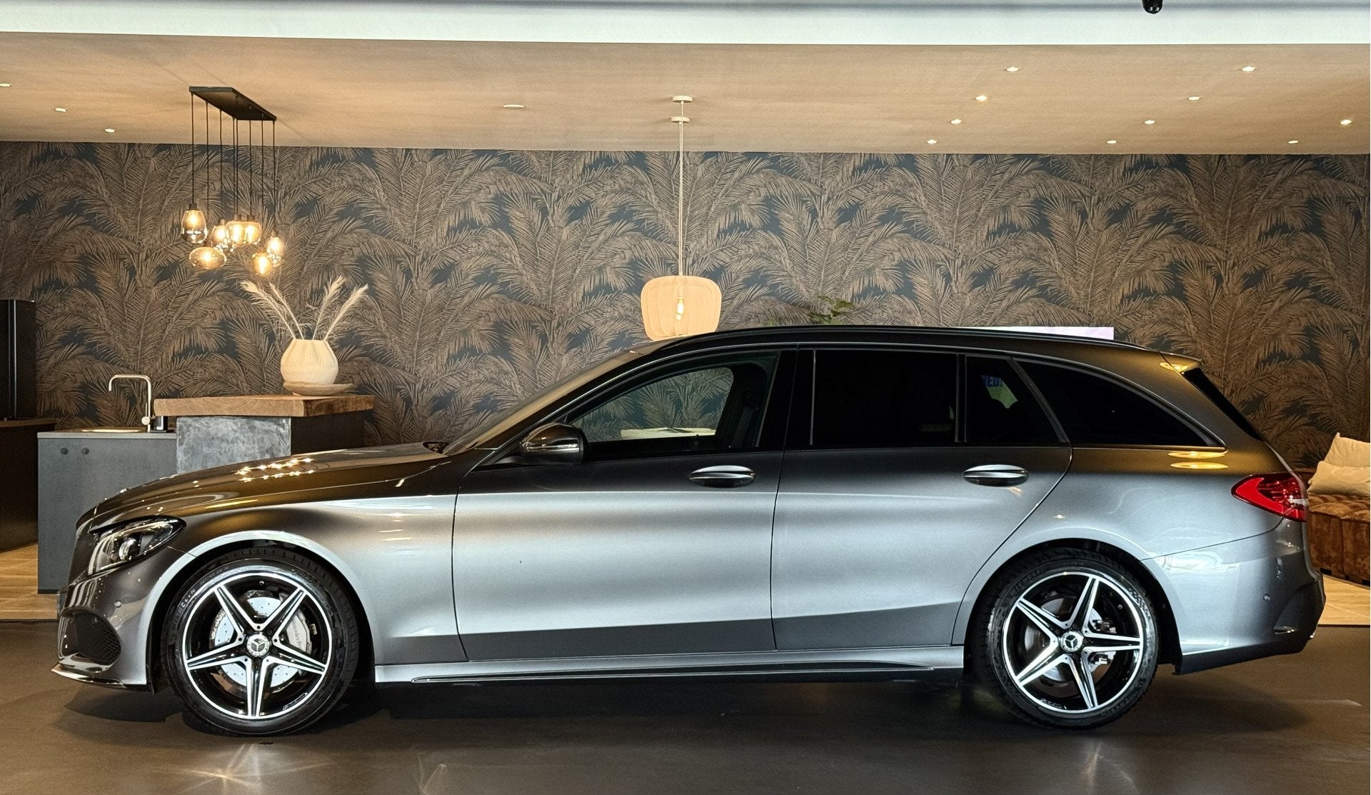 Mercedes-Benz C-Klasse Estate 180 I AMG I Night Pakket I Cam, Achterwielaandrijving, Leder en Stof, Automatische klimaatregeling