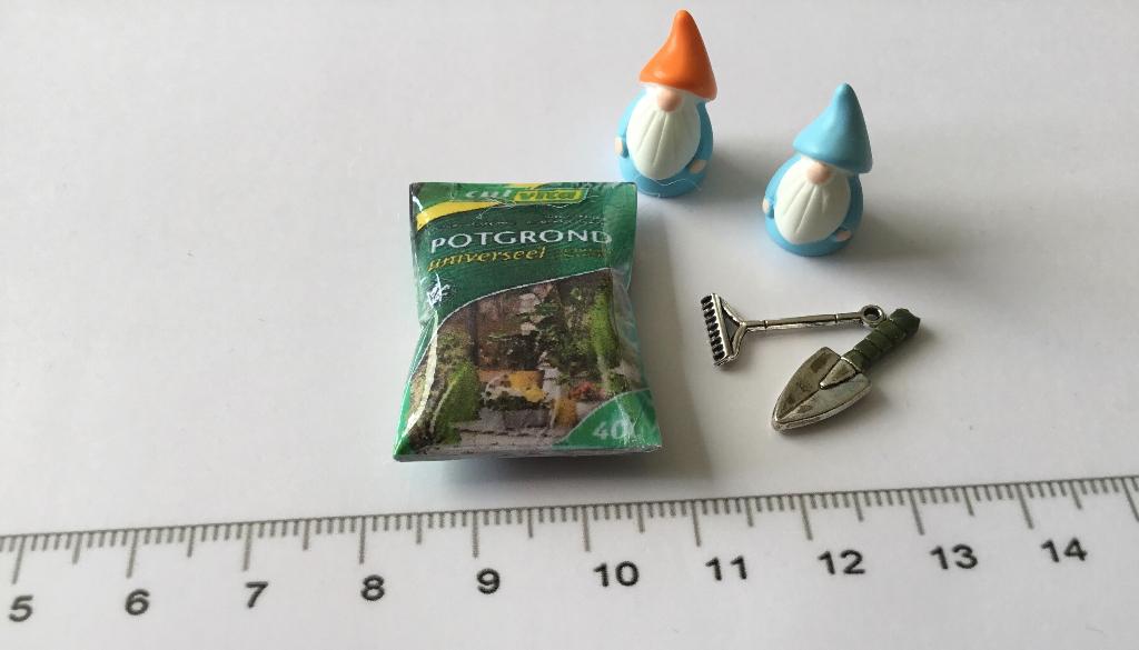 Poppenhuis miniaturen potgrond en kabouters 317, Ophalen of Verzenden, Nieuw, Poppenhuis