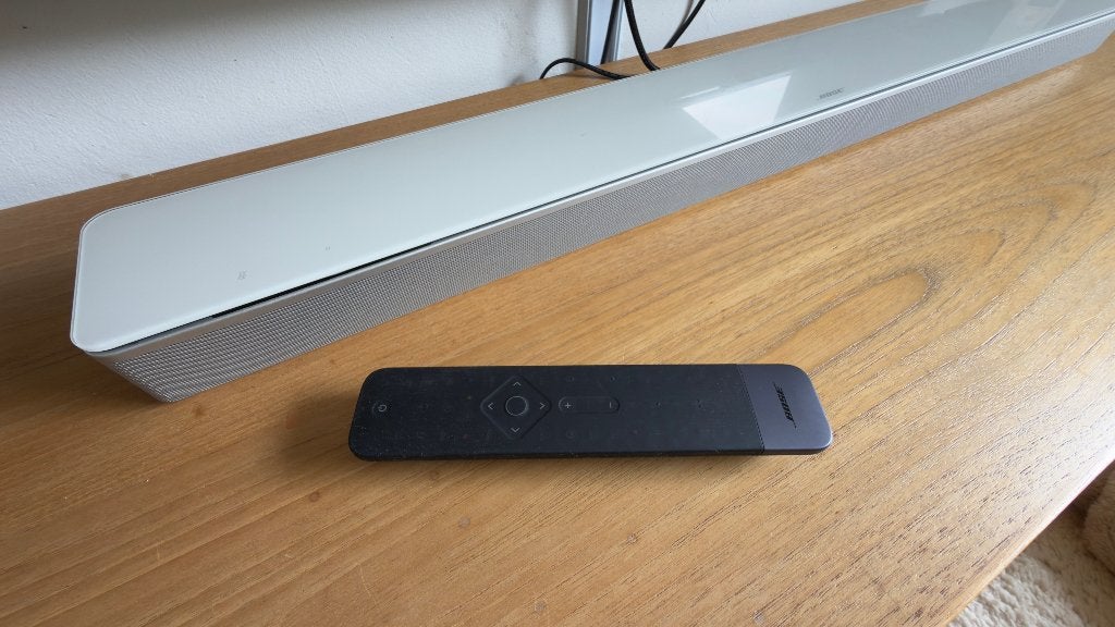 Foto 2 van Bose Soundbar 700 – wit/zilver