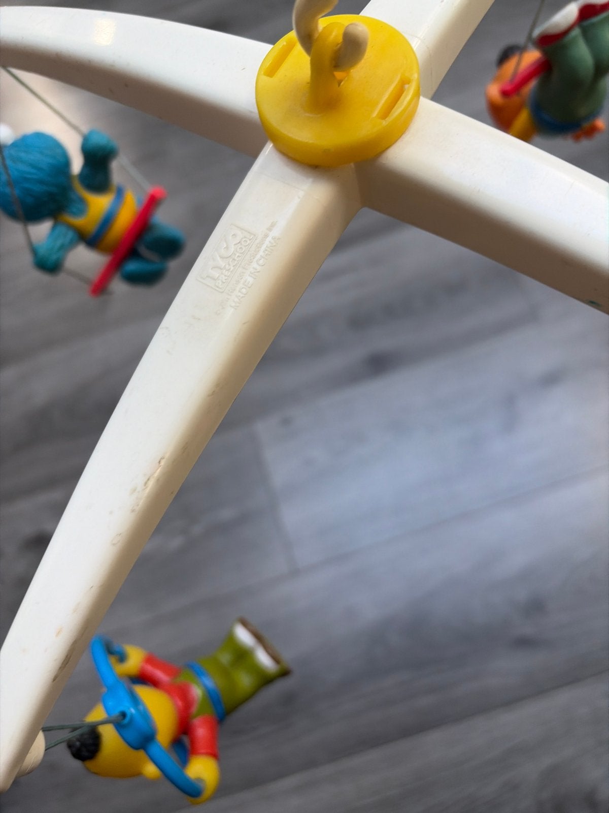 Vintage Sesamstraat Mobiel - Fisher-Price, Kinderen en Baby's, Ophalen, Gebruikt, Mobiel