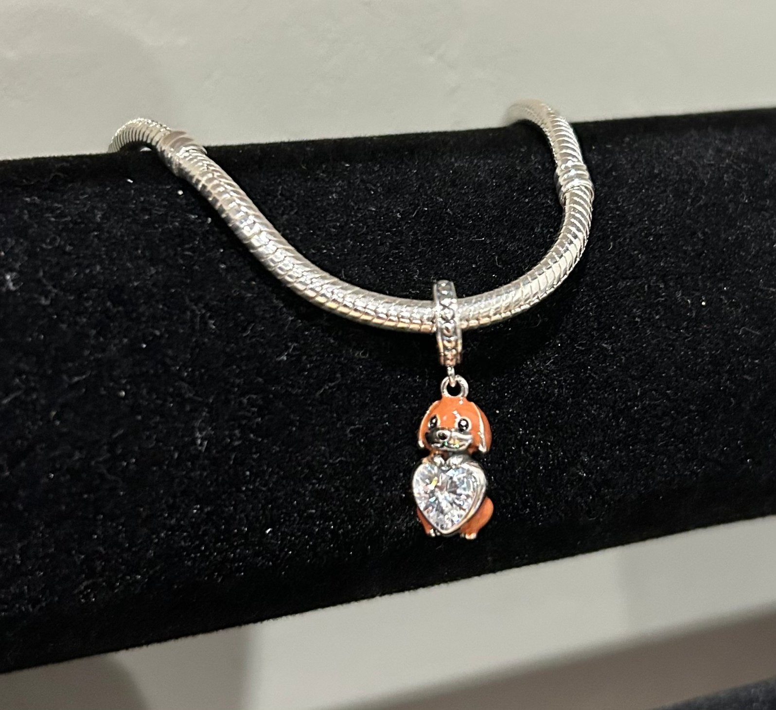 Honden bedel met hart, Sieraden, Tassen en Uiterlijk, Bedels, Ophalen of Verzenden, Zo goed als nieuw, Zilver, Pandora