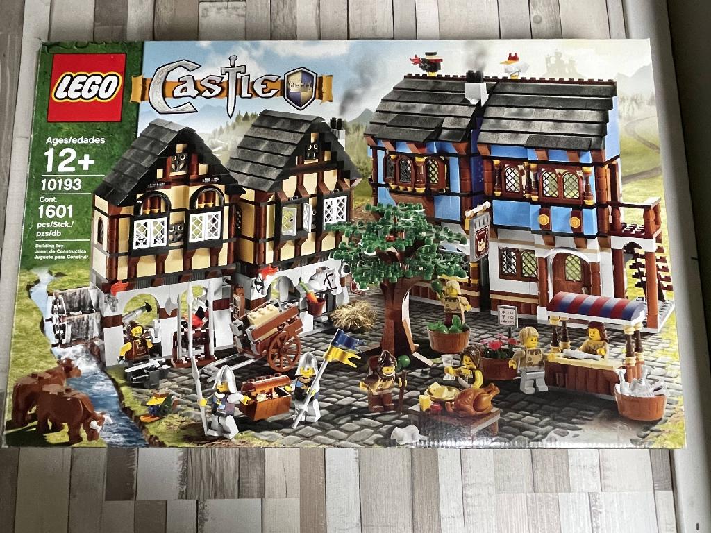 LEGO 10193 Medieval Market Village, Lego, Ophalen of Verzenden, Zo goed als nieuw, Castle