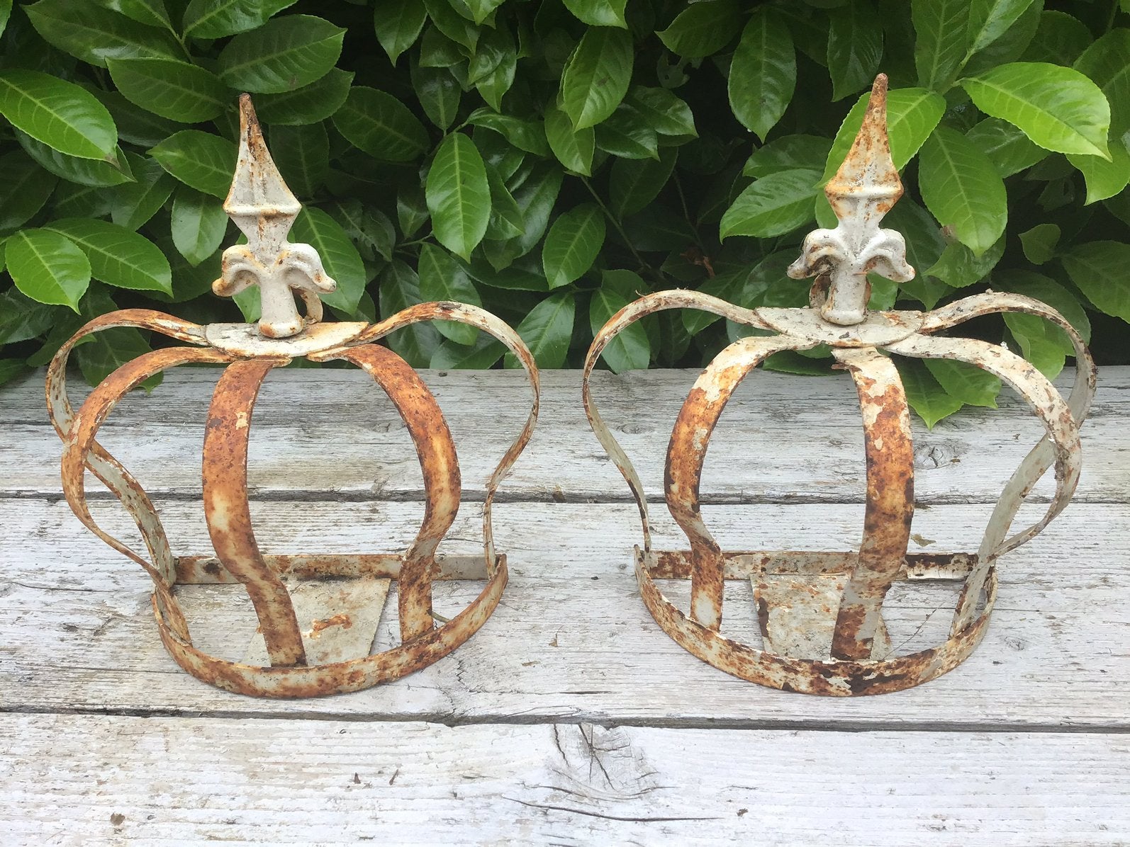 2 Brocante wand kroontjes ,tuin decoratie OPRUIMING  €5,00, Ophalen