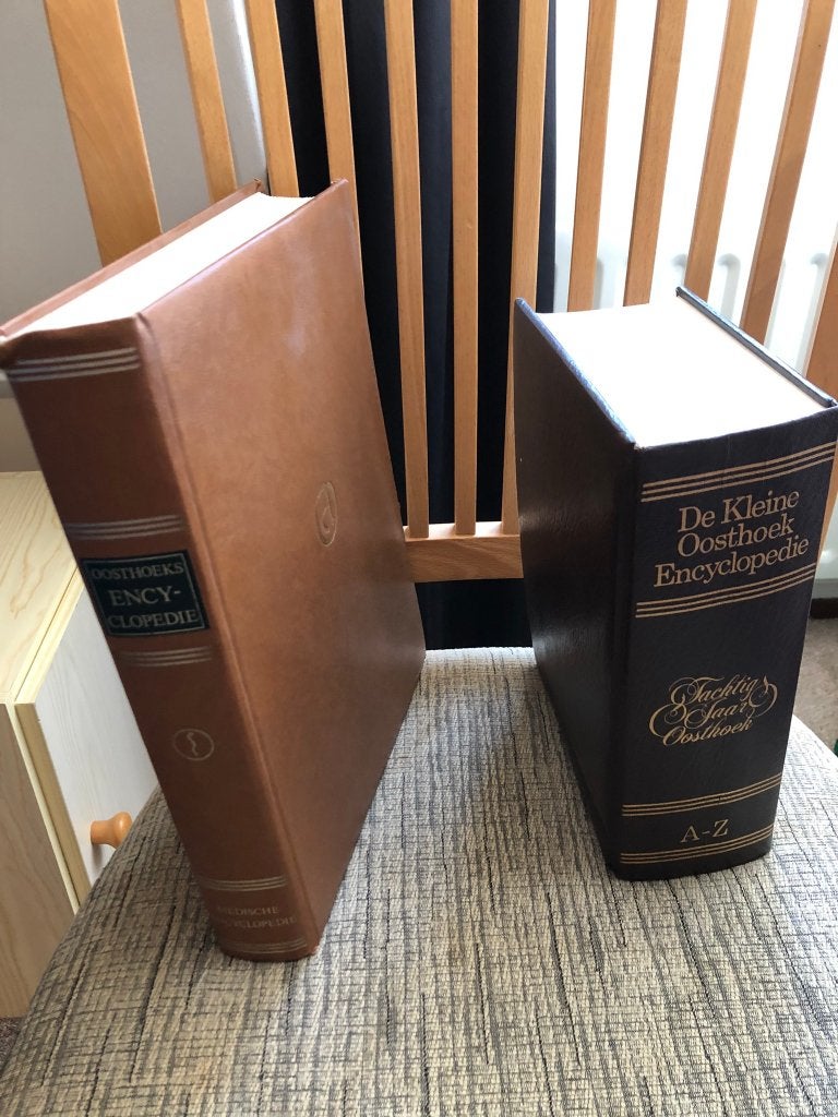 Te koop Oosthoek encyclopedieen.(z.g.a.n.)., Boeken, Encyclopedieën, Ophalen of Verzenden, Zo goed als nieuw, Dieren