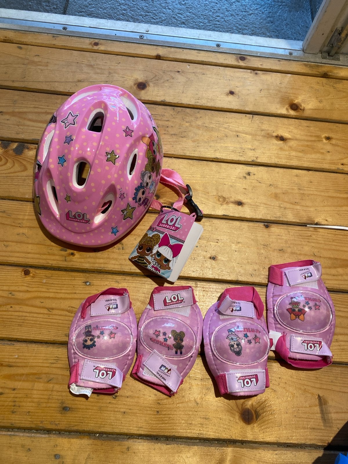 Nieuw !LOL Surprise fietshelm en beschermset voor kinderen, Ophalen of Verzenden, Gebruikt, Overige maten, Meisje
