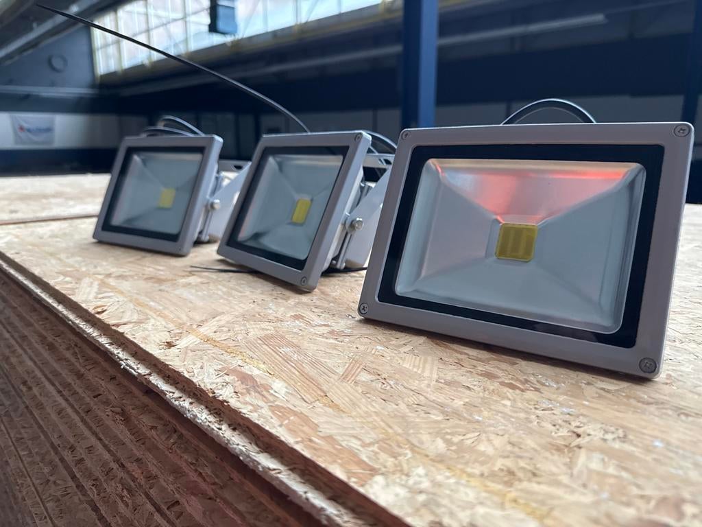 Zo goed als nieuwe 20W LED Floodlight lampen - Meerdere op v, Ophalen, Zo goed als nieuw, Nvt, Nvt