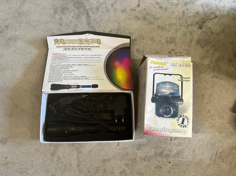 Zaklamp en Campinglamp, Ophalen, Zo goed als nieuw, Batterij