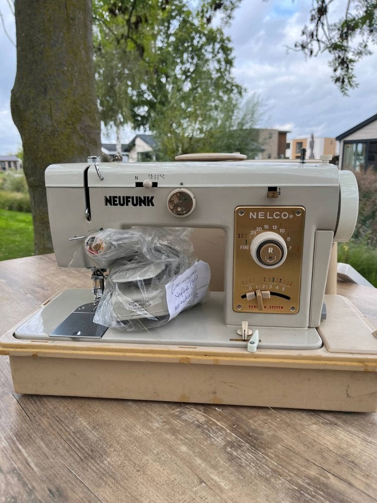 Complete Neufunk naaimachine (type Nelco) - Goede staat, Ophalen of Verzenden, Zo goed als nieuw, Naaimachine, Overige merken