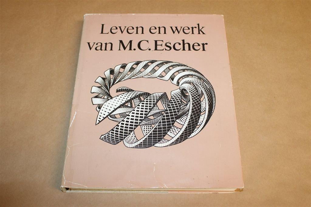 M.C. Escher Leven en Werk — Catalogus, Dik Kunstboek, Boeken, Kunst en Cultuur | Beeldend, Ophalen of Verzenden, Gelezen