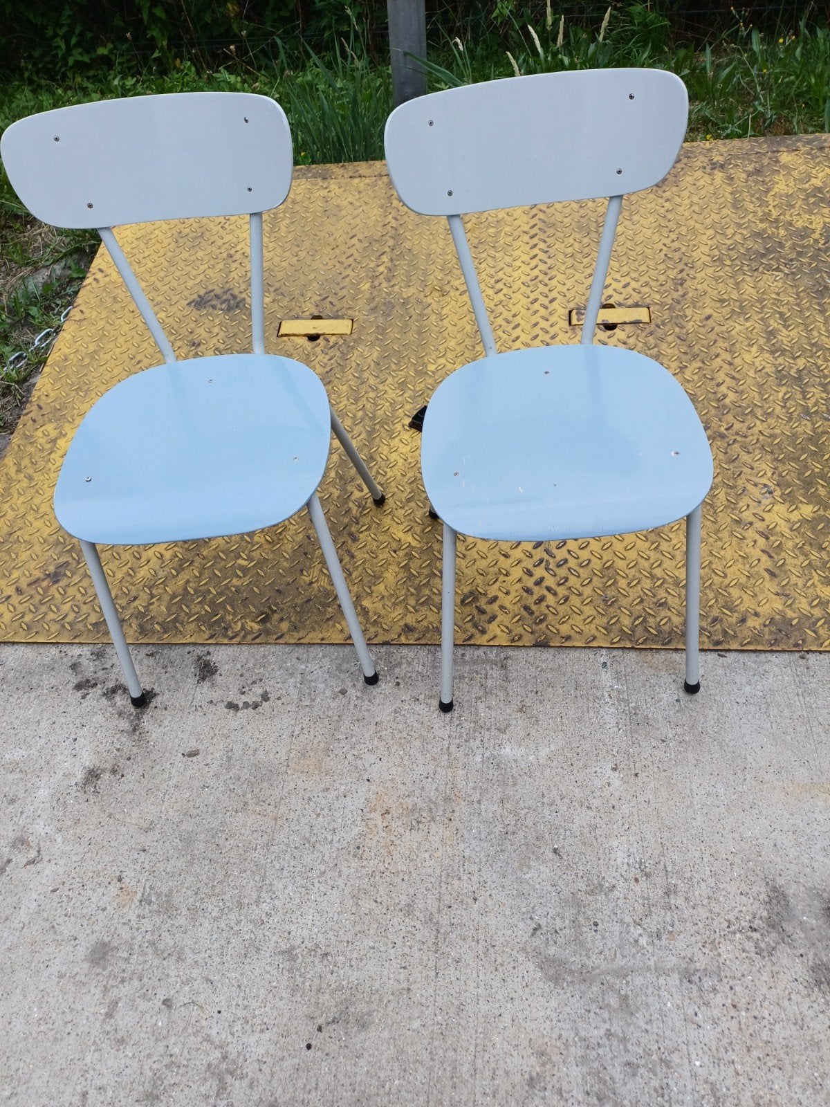 stoelen  2 stoelen  plus een kastje, Ophalen, Zo goed als nieuw, Hout, Twee