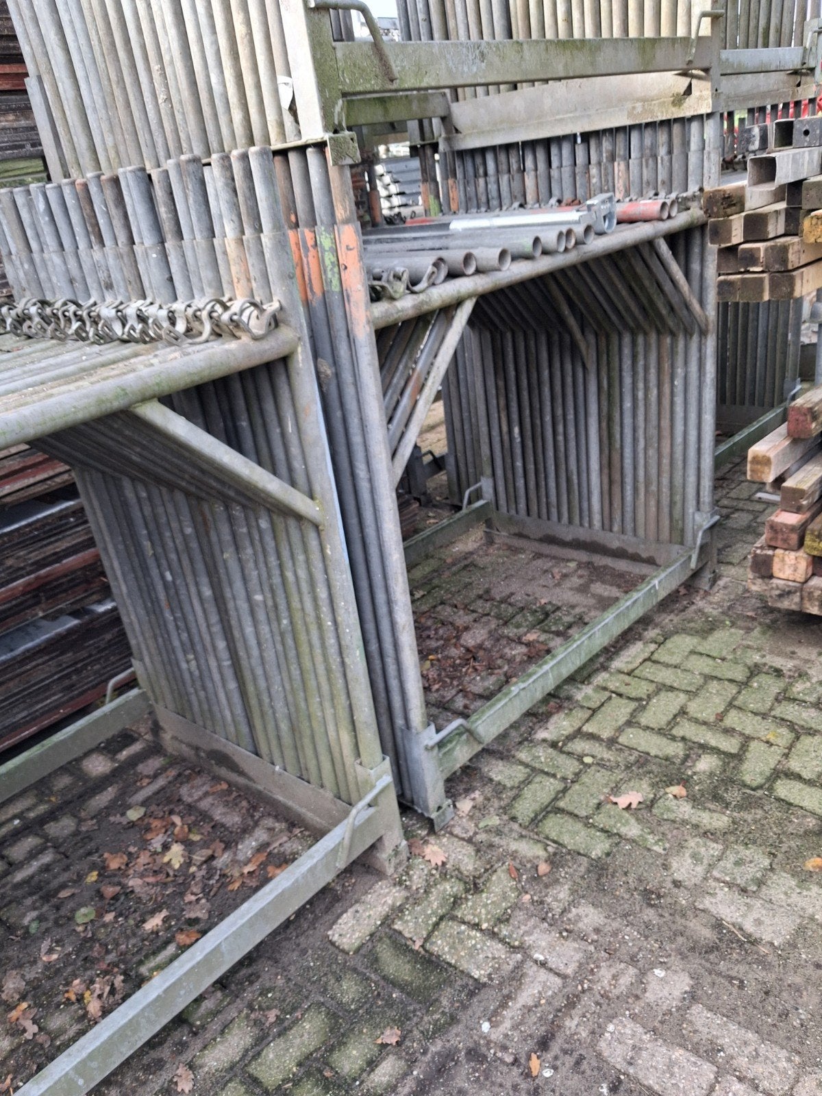 h-jukken steiger, Ophalen, IJzer