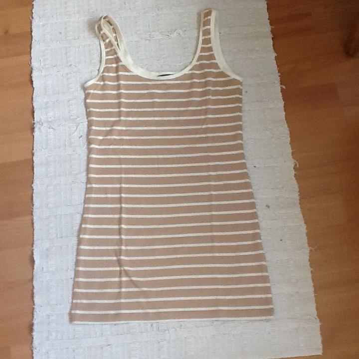 Modstrom top mt XS, Beige, Ophalen of Verzenden, Zo goed als nieuw, Zonder mouw