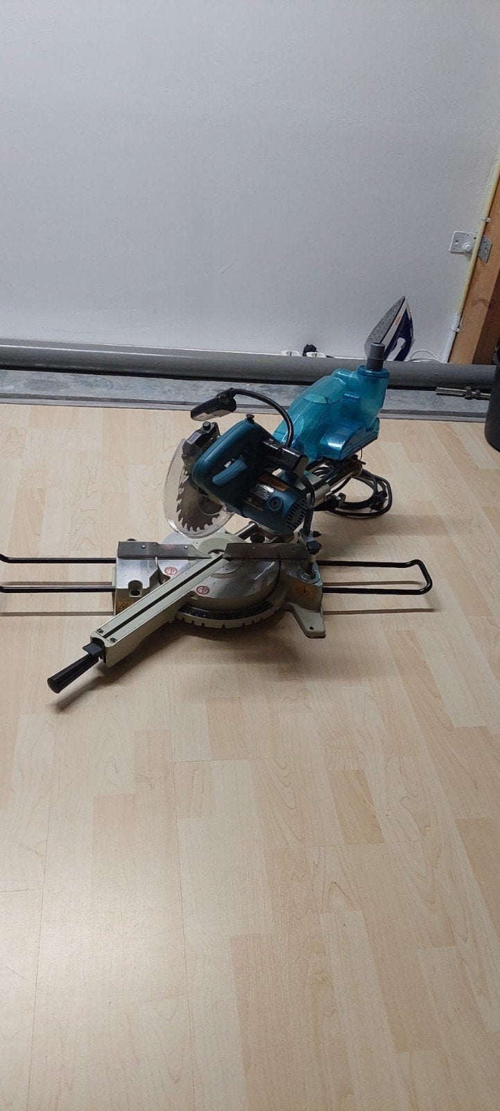 Makita Afkortzaag LS 0714 FL - 300mm zaaglengte, Doe-het-zelf en Verbouw, Gereedschap | Zaagmachines, Ophalen, 1200 watt of meer