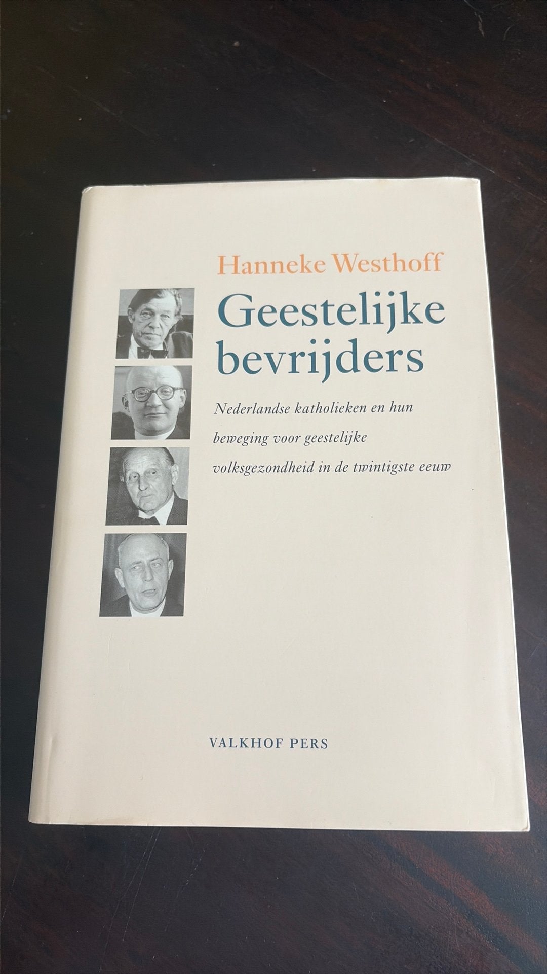 Geestelijke Bevrijders - Hanneke Westhoff, Boeken, Ophalen of Verzenden, Gelezen, Christendom | Katholiek
