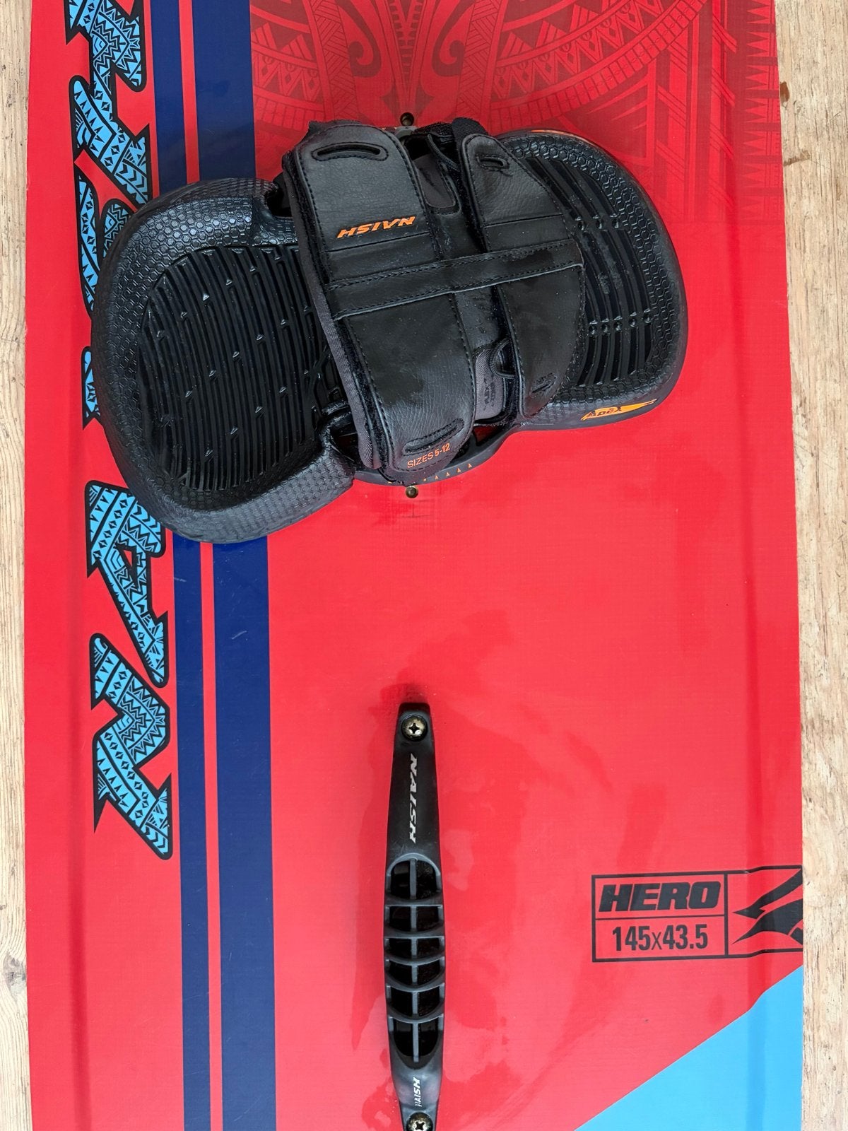 Naish Hero 145x43.5 S25 Kiteboard, Gebruikt, Twintip, Kiteboard, Ophalen of Verzenden