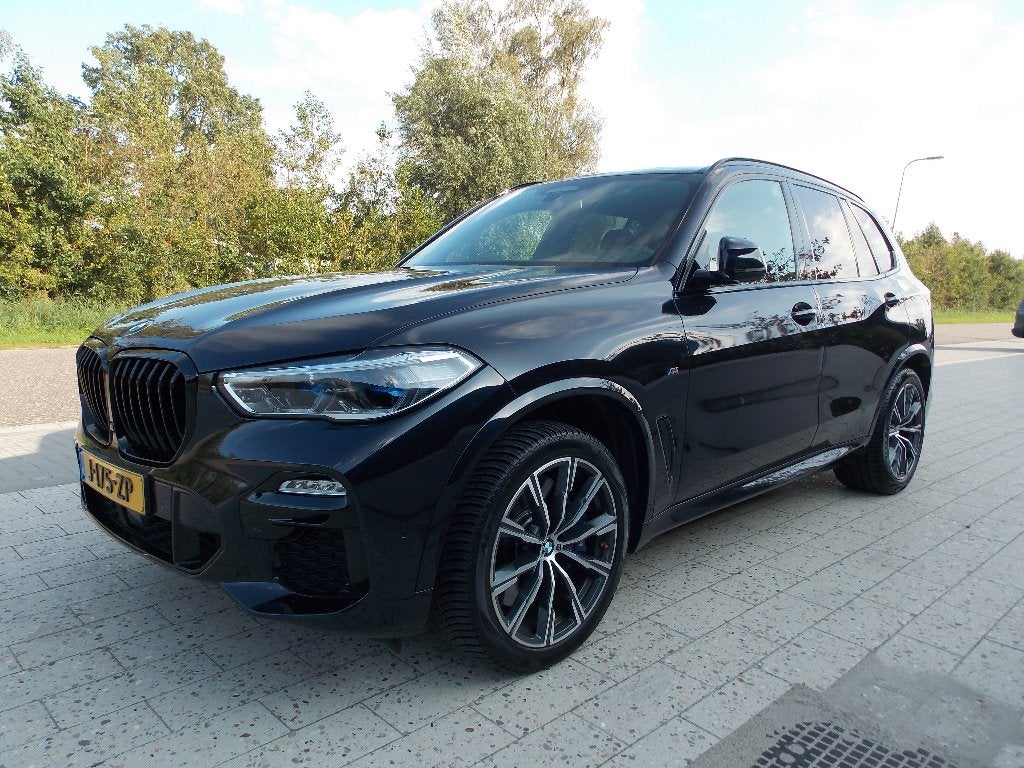 BMW X5 Xdrive 3.0d 265 pk High Executive M-Performance Sport, Auto's, Dealer onderhouden, 2993 cc, 255 €/maand, Zwart