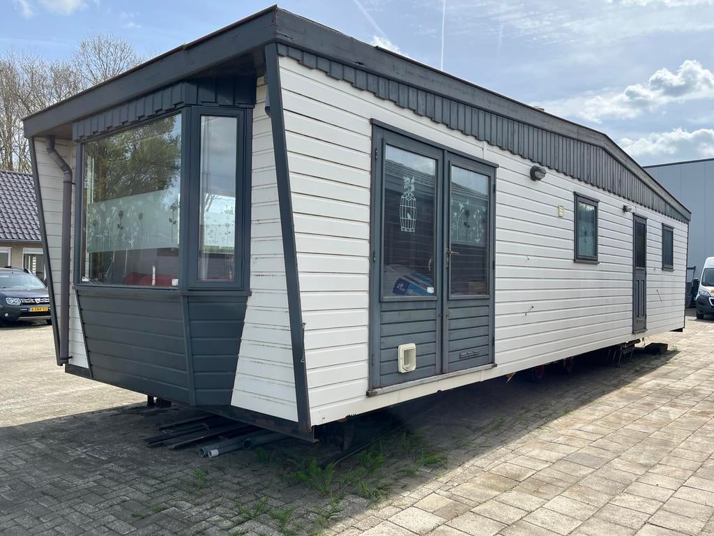 Degelijke chalet 11x 3.6 m kunststof , met dubbelglas, Caravans en Kamperen, Tot en met 4