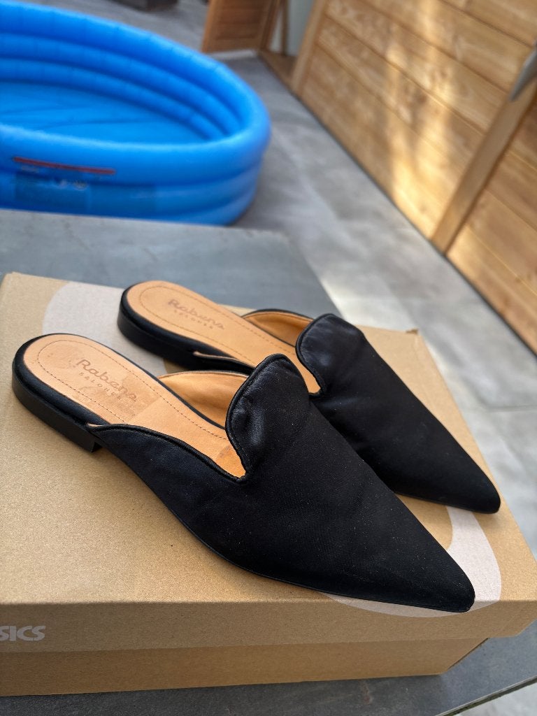 €400 Rabens Saloner muiltjes zijde maat 36, Zwart, Nieuw, Sandalen of Muiltjes, Ophalen of Verzenden