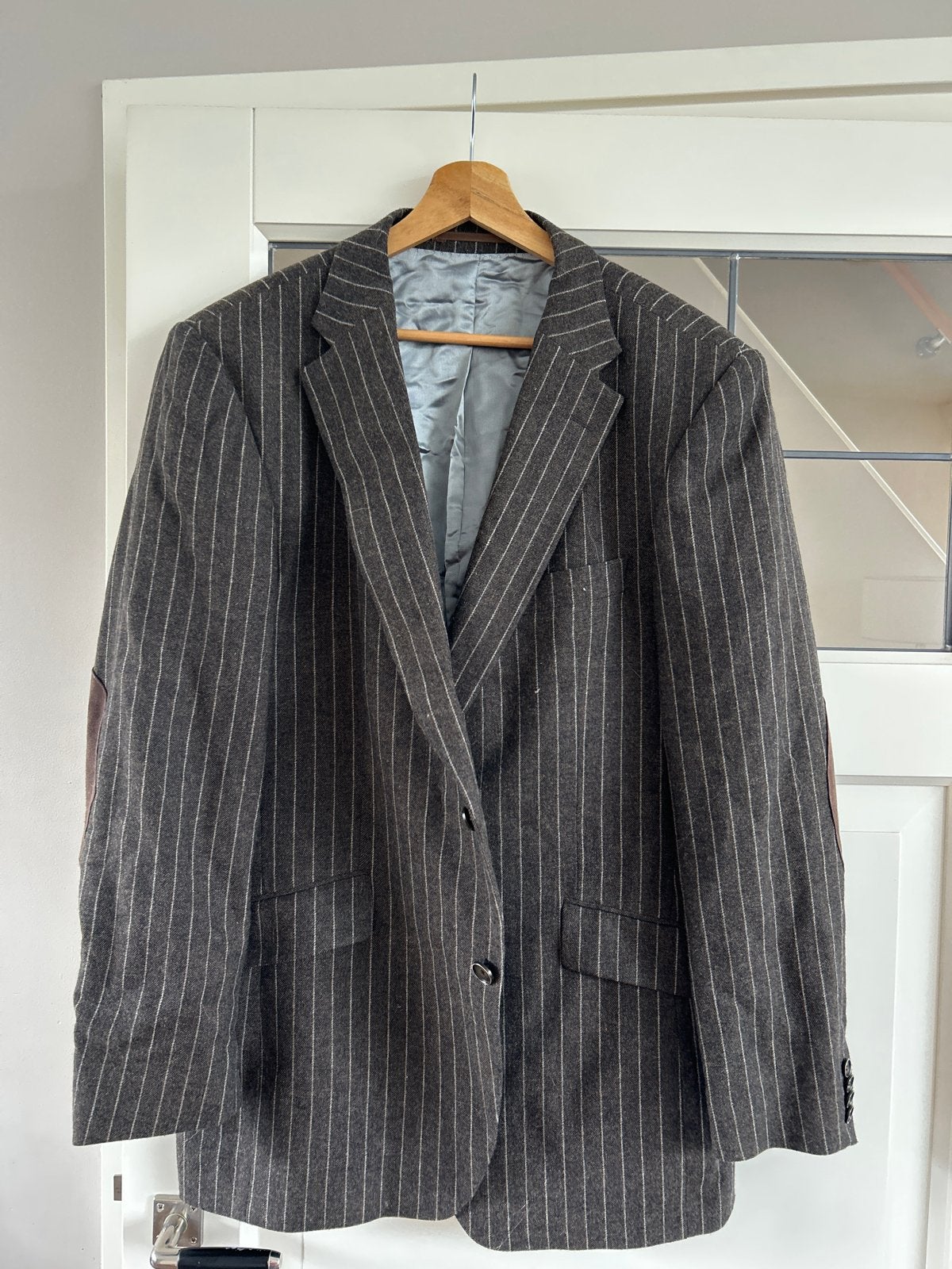 Com 4 Black Label colbert met krijtstreep en elleboogstukken, Kleding | Heren, Ophalen of Verzenden, Zo goed als nieuw, Maat 56/58 (XL)