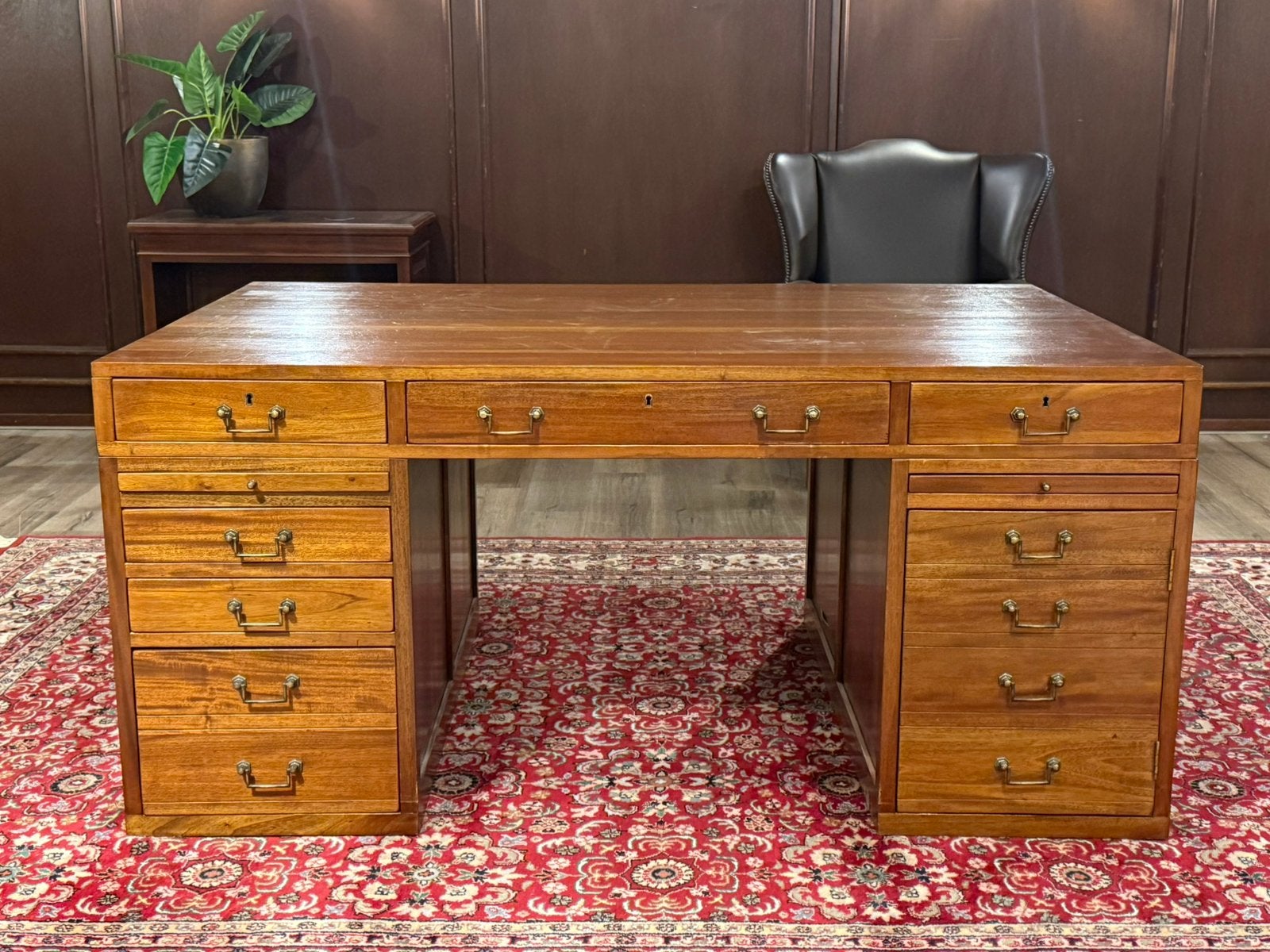 Klassiek Engels bureau (partnerdesk) #674