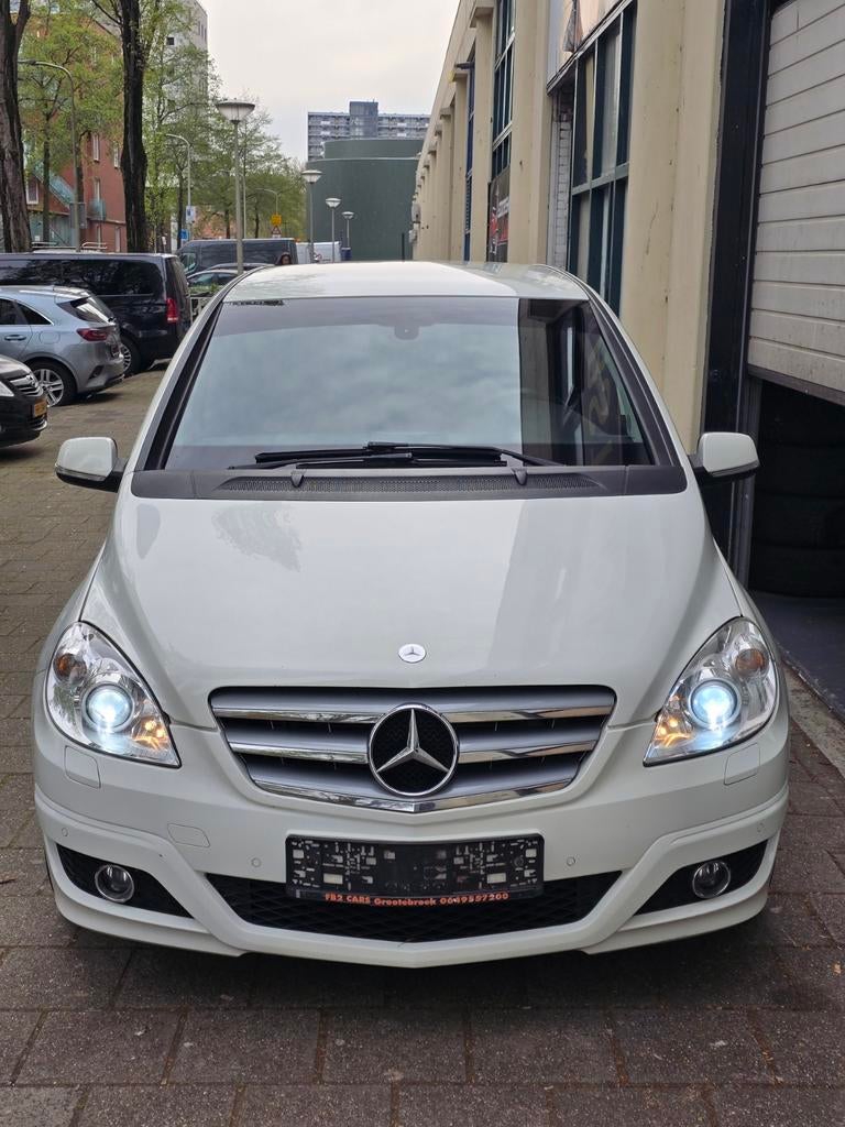 Mercedes-Benz B-Klasse 2.0 CDI B180 5DRS CVT 2009 Wit, 4 cilinders, 715 kg, Wit, Leder