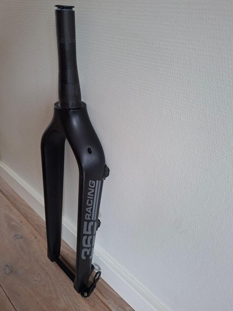 365 Racing Carbon Voorvork - Zo goed als nieuw, Fietsen en Brommers, Fietsonderdelen, Invence-365 Racing, Ophalen of Verzenden