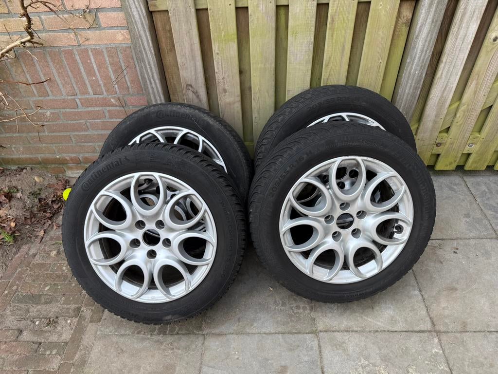 Winterset Alfa Romeo Giulietta, Auto-onderdelen, Banden en Velgen, Ophalen of Verzenden, Winterbanden, Banden en Velgen