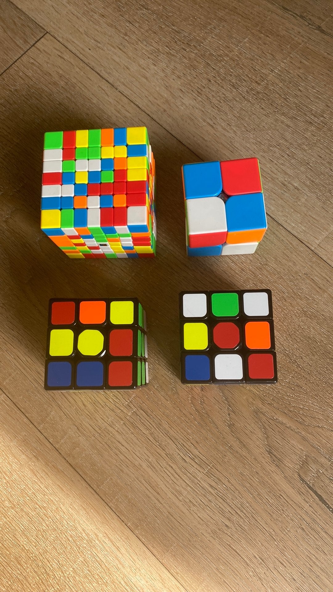 4 Rubiks kubussen, Ophalen of Verzenden, Zo goed als nieuw