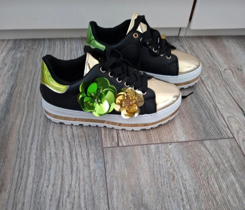 Prachtige zwart goud sneakers maat 39, Kleding | Dames, Zwart, Nieuw, Ophalen of Verzenden, Sneakers of Gympen