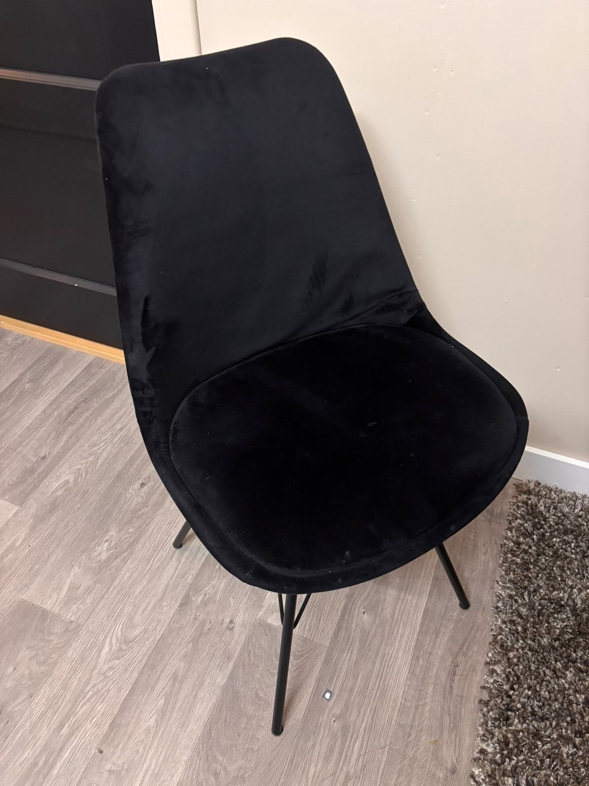 4 zwarte fluwelen eetkamerstoelen kick collection, Huis en Inrichting, Ophalen, Gebruikt, Zwart, Vier