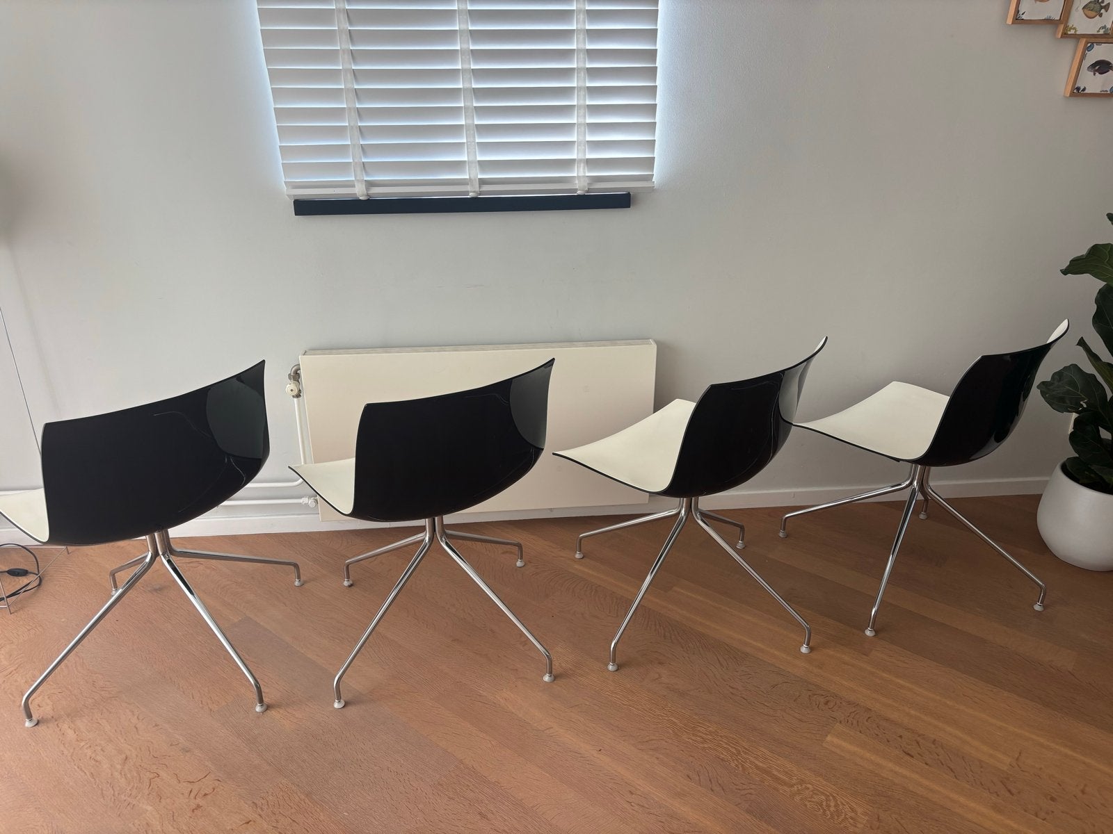 4x Arper Catifa 46 design eetkamerstoelen - origineel, Huis en Inrichting, Ophalen, Kunststof, Gebruikt, Zwart