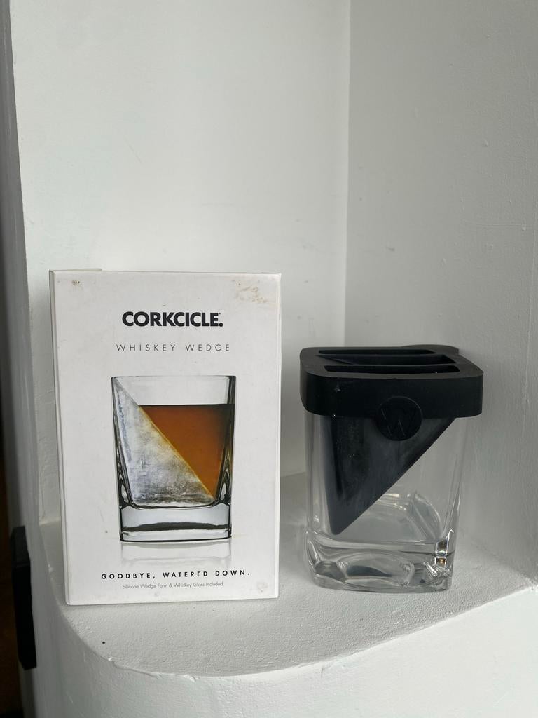 Corkcicle Whiskey Wedge Glas met Siliconen IJsvorm, Nieuw, Ophalen of Verzenden, Zwart, Overige merken