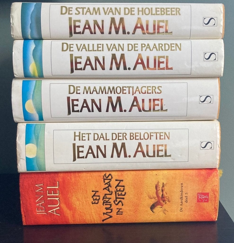 Jean M. Auel - De aardkinderen dl 1, 2, 3, 4 en 5; hardcover, Boeken, Ophalen of Verzenden, Gelezen