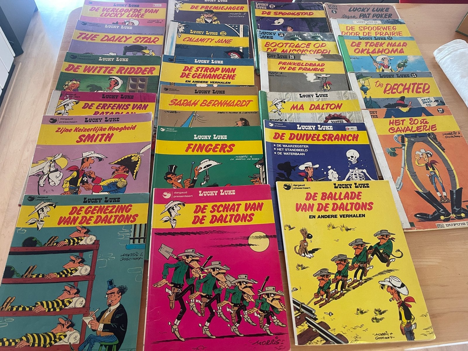Lucky luke stripboeken assortiment x28, Meerdere stripboeken, Ophalen of Verzenden, Gelezen