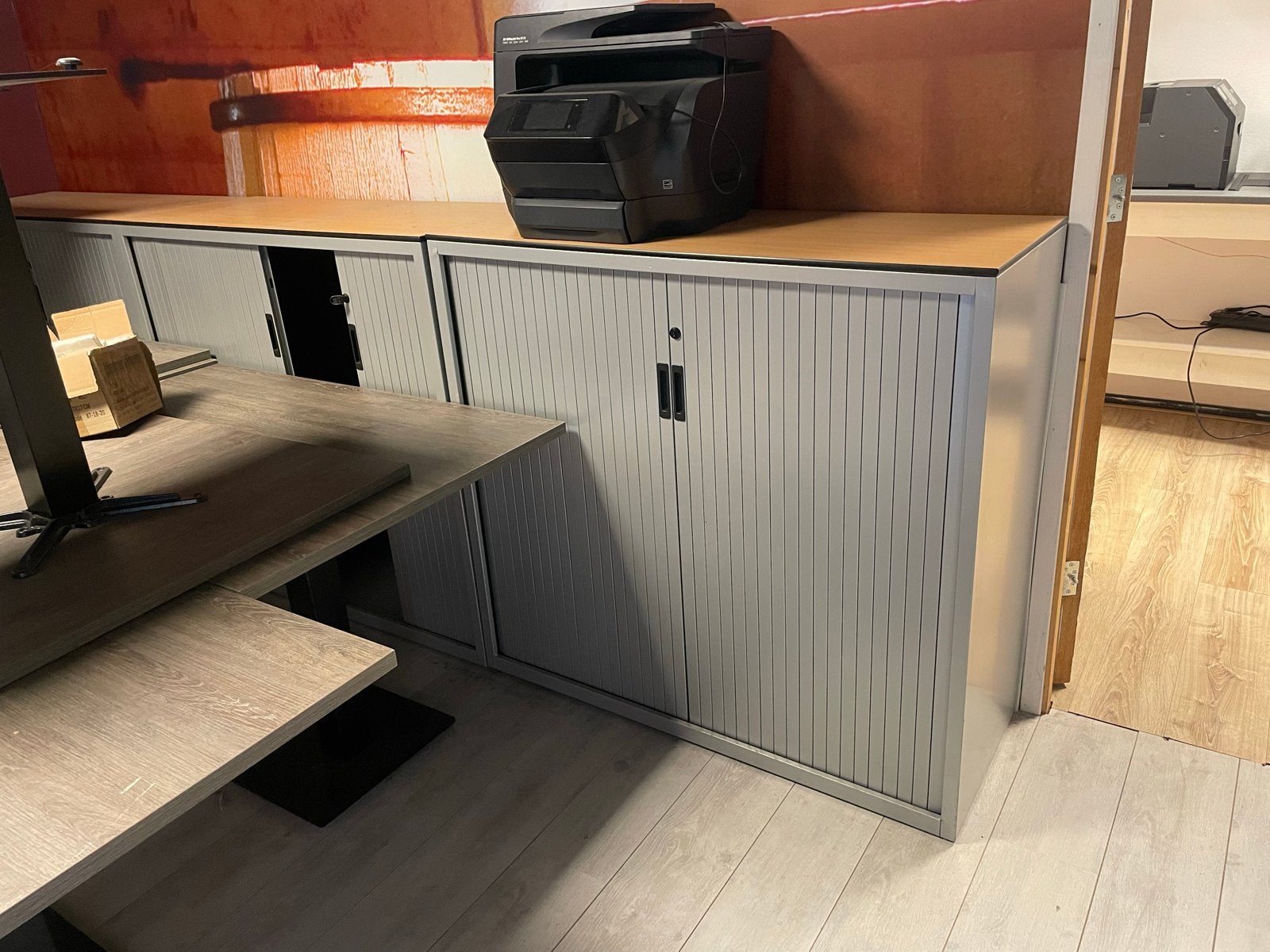 Archiefkasten met roldeuren en houten bovenblad, Huis en Inrichting, Ophalen of Verzenden, Gebruikt