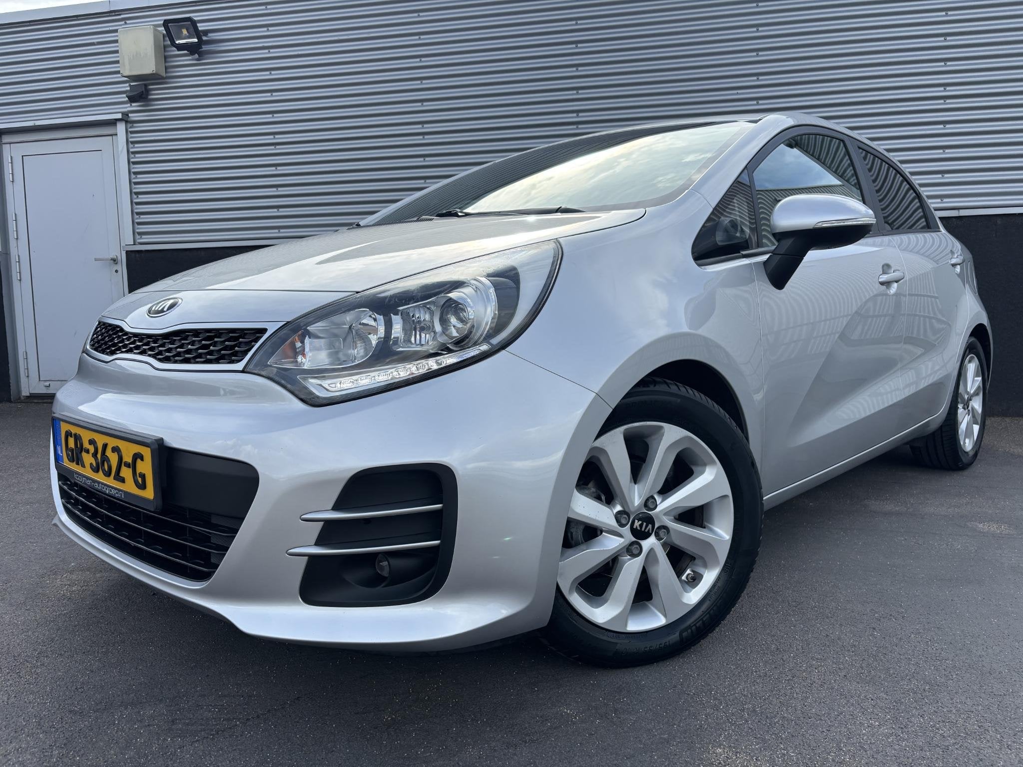 Kia Rio 1.2 CVVT ExecutiveLine Nieuw geleverd en dealeronder, Auto's, Euro 6, 4 cilinders, Origineel Nederlands, Handgeschakeld