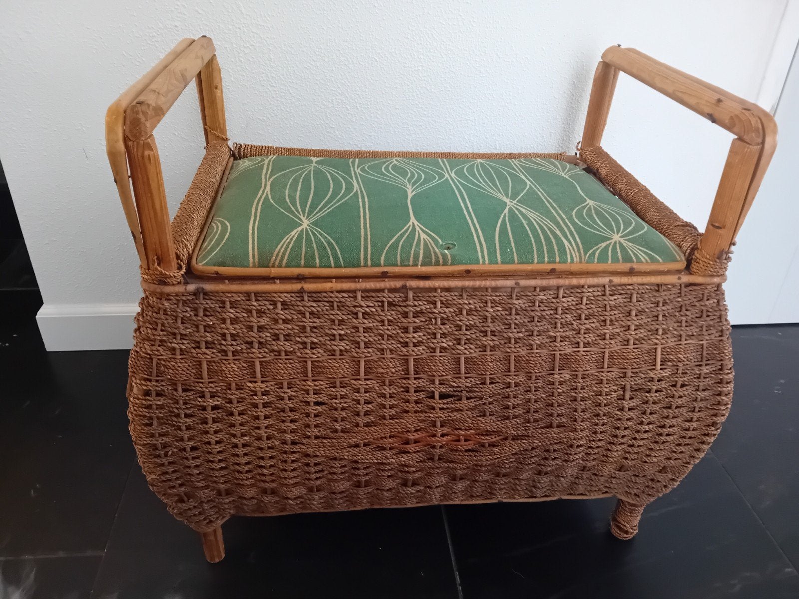 Vintage Rotan Naaikruk met Opbergmand en Groen Kussen, Ophalen
