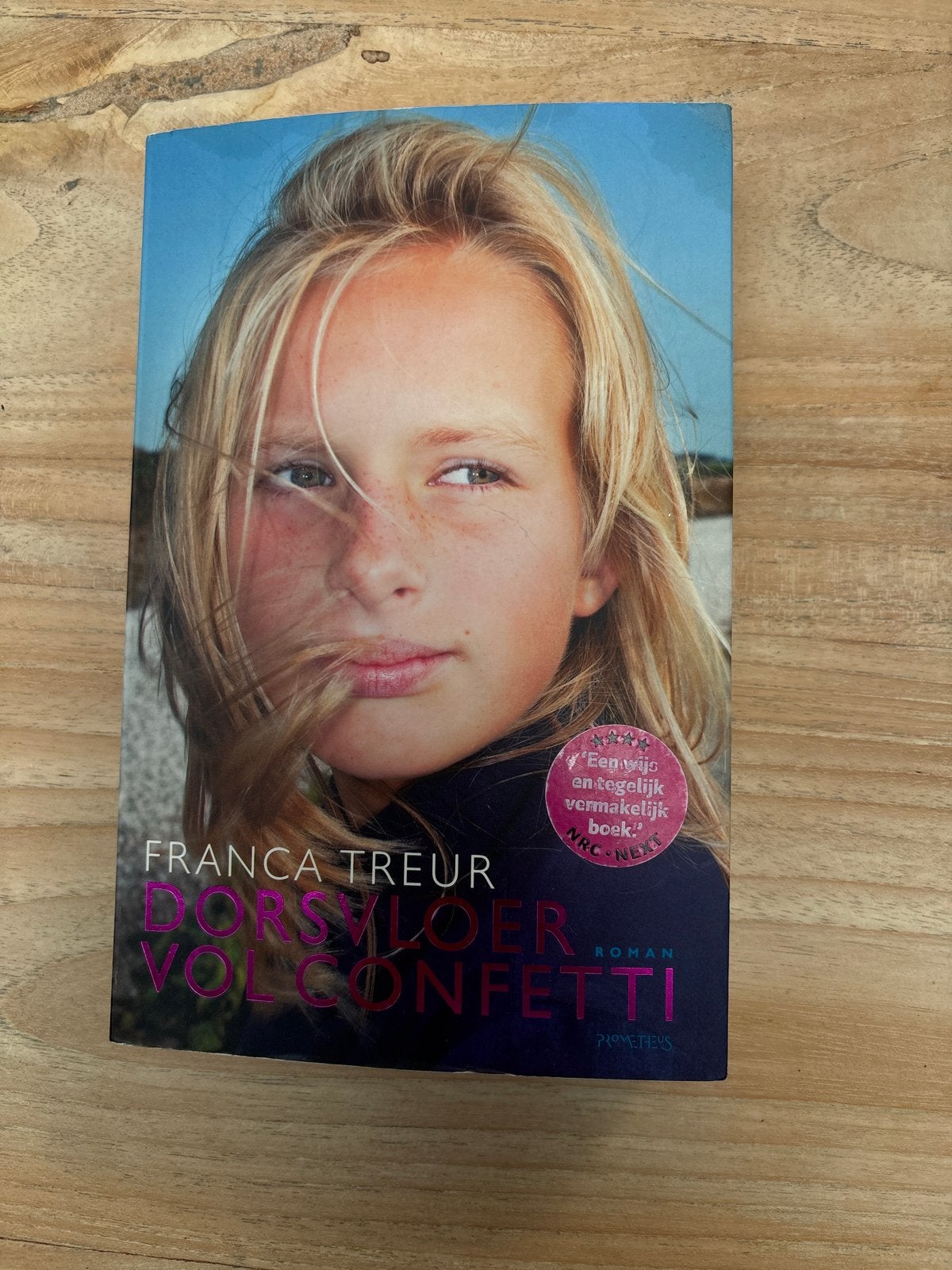 Dorsvloer vol confetti - Franca Treur, Ophalen of Verzenden, Gelezen, Nederland