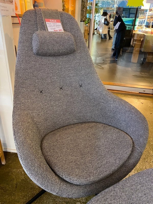 Showroommodel Varier fauteuil Kokon met voetenbankje, Ophalen, Zo goed als nieuw, Varier, Mariniersweg 1