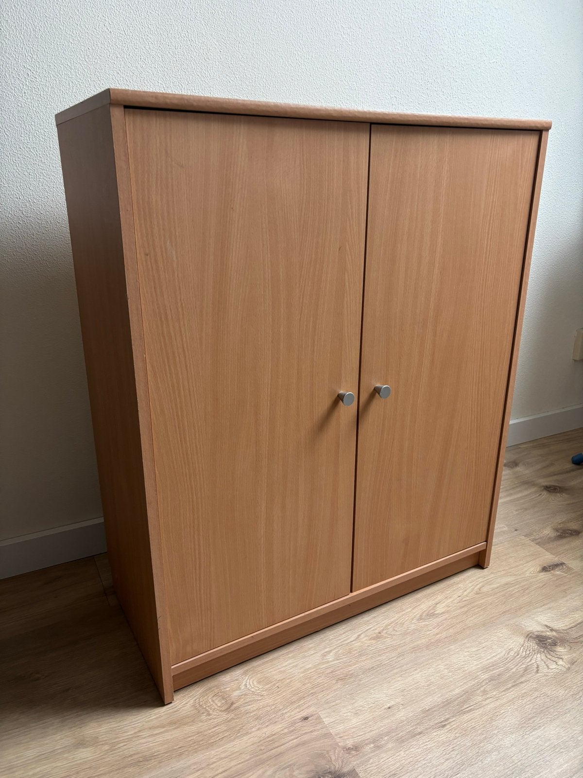 Houten kastje met twee deuren en planken, Ophalen, Gebruikt