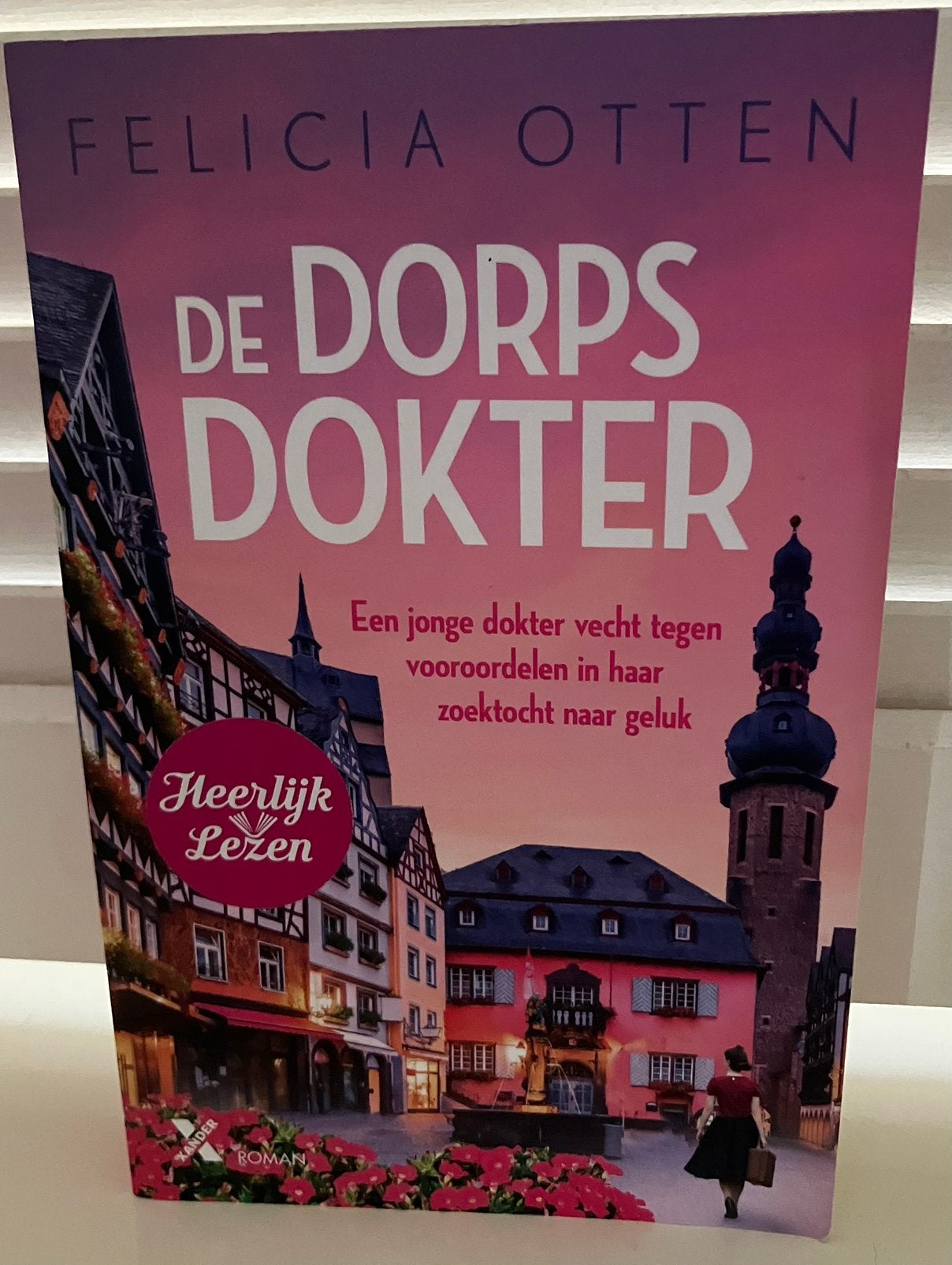 De dorpsdokter- Felicia Otten, Ophalen of Verzenden, Gelezen