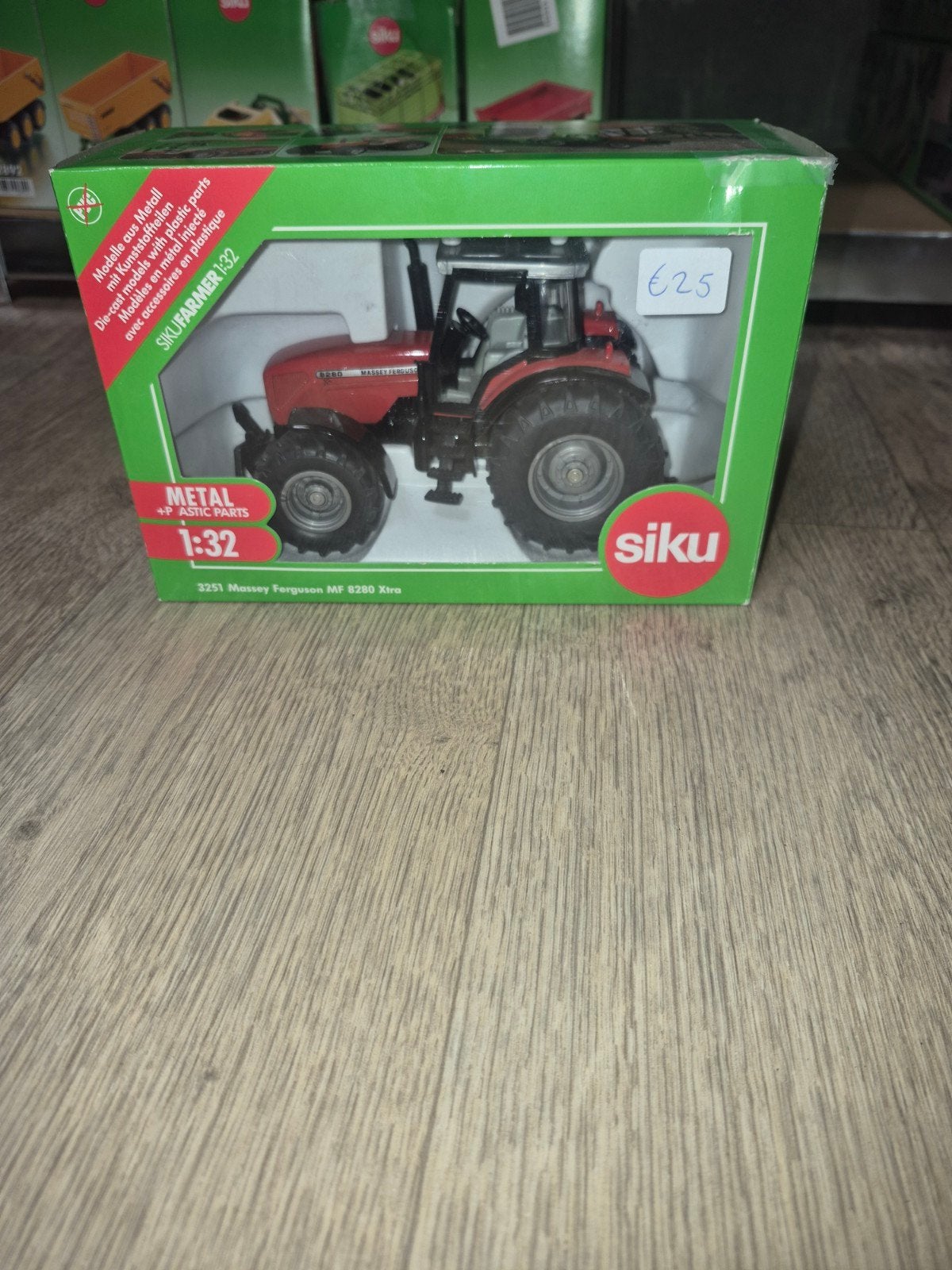 Siku Farmer 1:32 Massey Ferguson MF 8280 Xtra Tractor