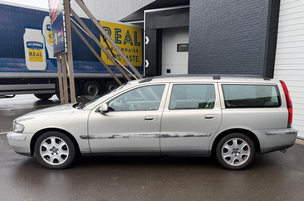 Volvo V70 2.4 T AUTOMAAT/LEDER/CRUISE/CLIMA/BLUETOOTH, Auto's, Beige, 2435 cc, 93 €/maand, Voorwielaandrijving