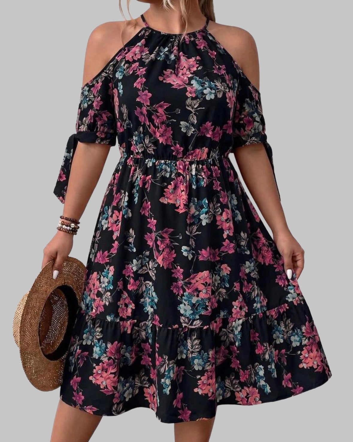 Zomerse bloemenjurk met open schouders (44-52), Kleding | Dames, Grote Maten, Verzenden, Nieuw, Zwart, Jurk