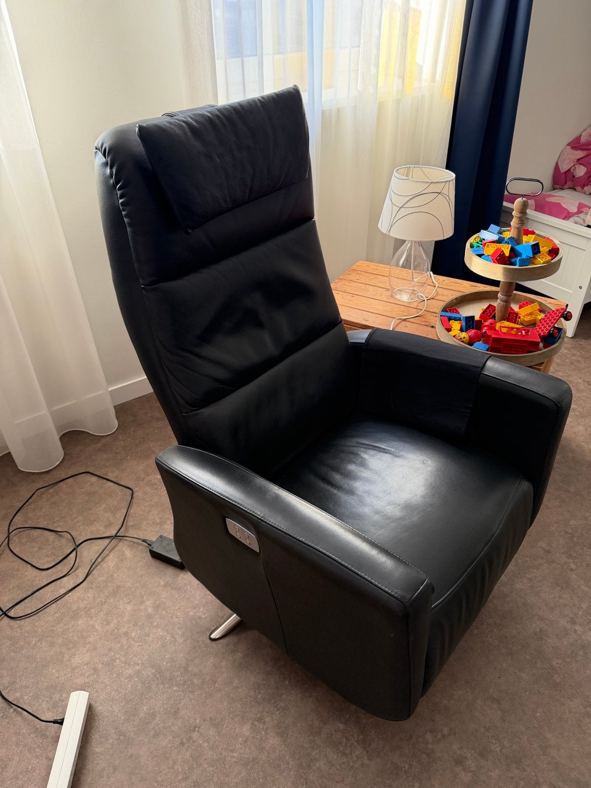 Luxe Zwarte Leren Relaxfauteuil met Voetensteun, Ophalen, 100 tot 125 cm, Leer, Zo goed als nieuw