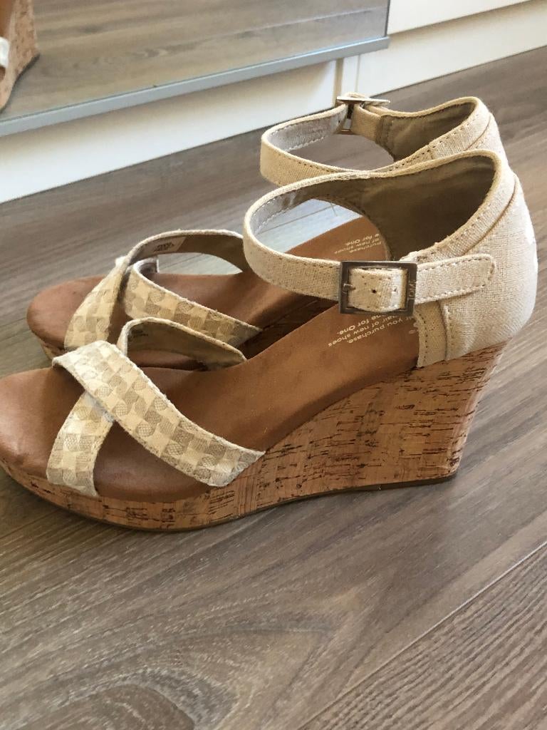 TOMS sandals, Ophalen of Verzenden, Nieuw, Beige, Espadrilles of Moccasins