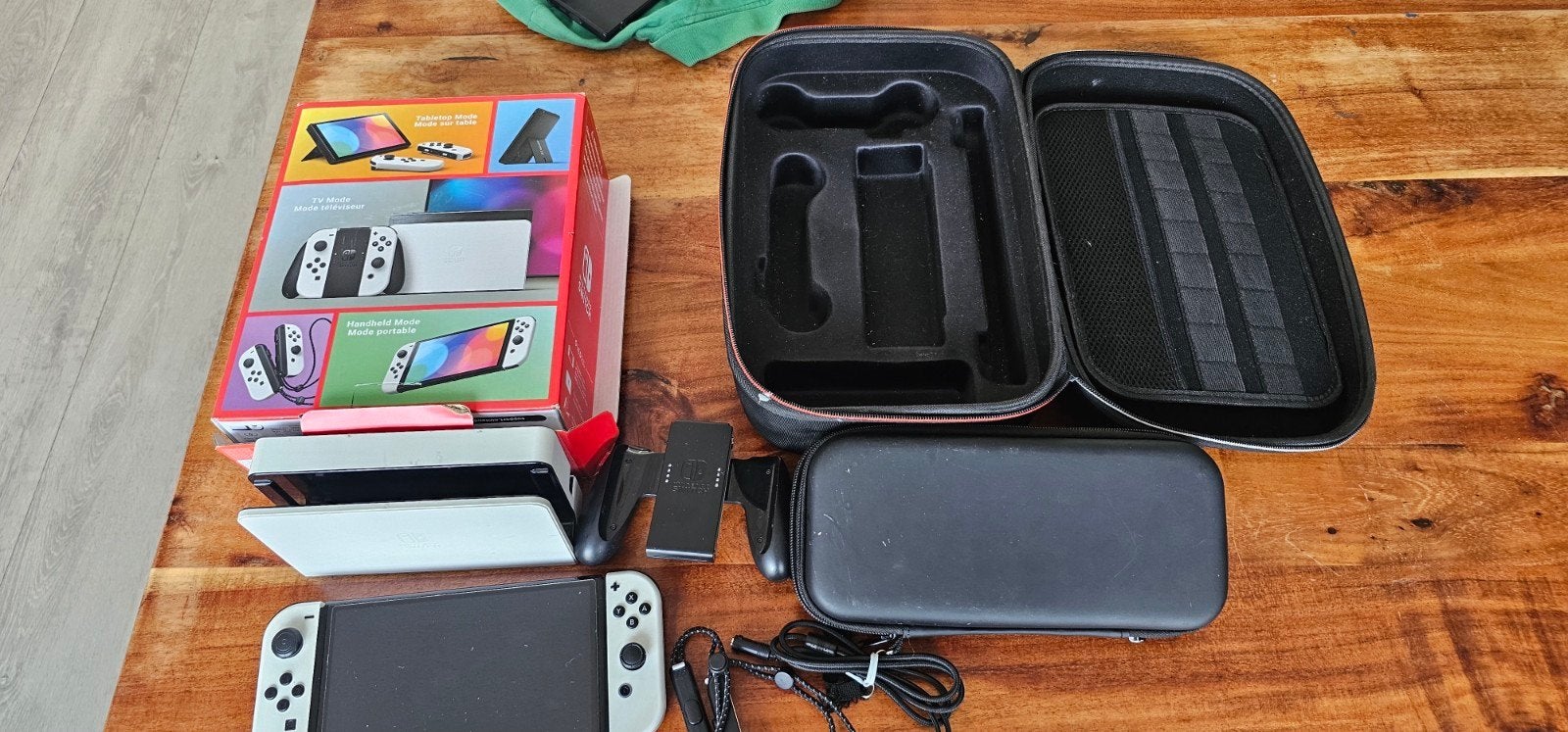 Nintendo Switch OLED met accessoires en doos, Ophalen, Zo goed als nieuw, Met 2 controllers, Switch OLED