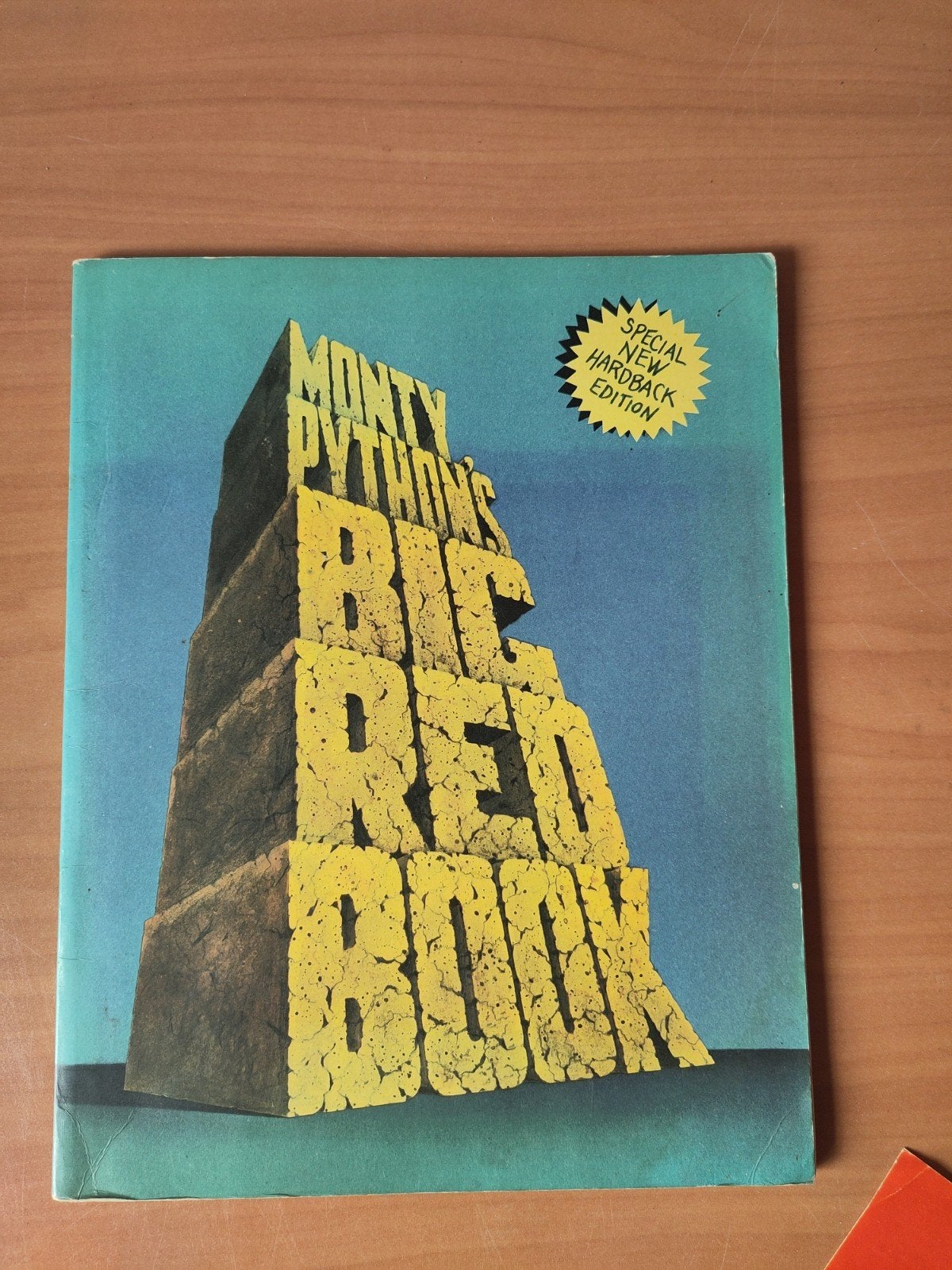 Monty Python's Big Red Book - Special New Hardback Edition, Ophalen of Verzenden, Gelezen, Monty Python, Europa overig