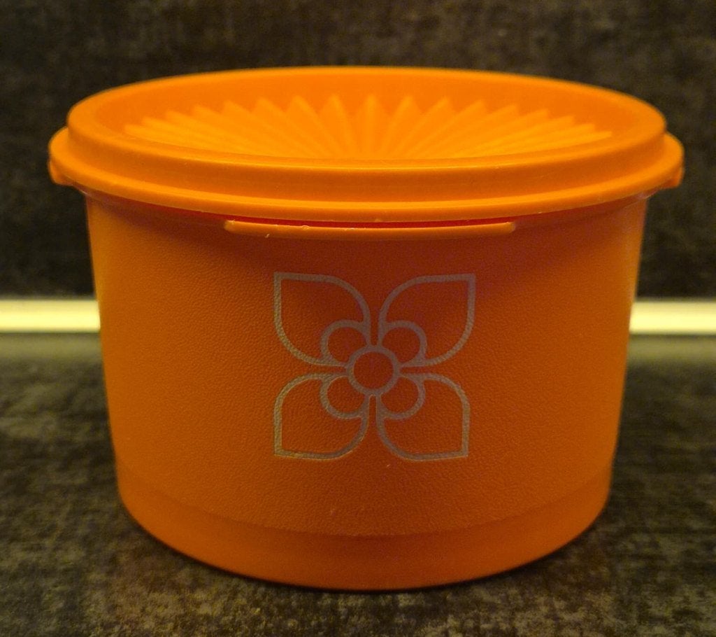 Tupperware trommel met sterdeksel Oranje met Grijze bloem, Oranje, Ophalen of Verzenden, Zo goed als nieuw, Met deksel